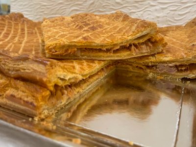 Empanada de atún con tomate